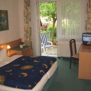 Zimmer mit Kingsize-Bett